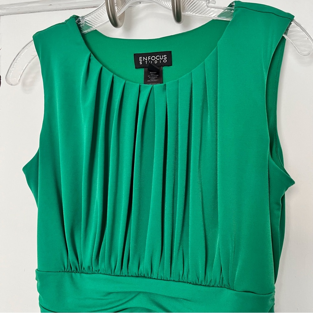 Enfocus Studio green sleeveless dress with fitted ruched waist front pleating - Picture 10 of 16